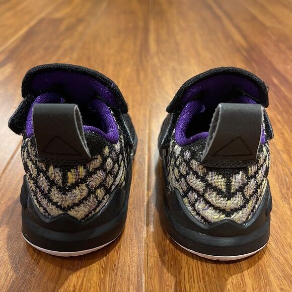 Lebron James Nike Running Shoes - Picture 3 of 7